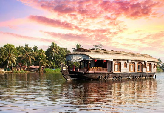 sunset cruise kumarakom