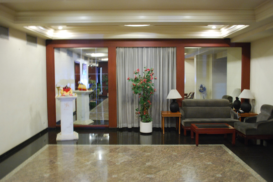 THE HOTEL AIRPORT