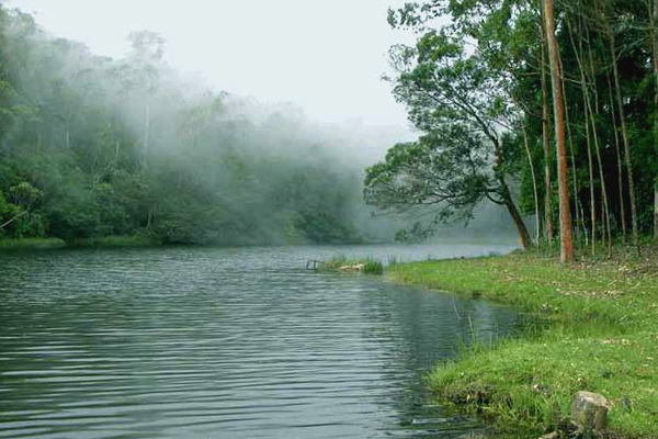 image of Devikulam Lake Munnar