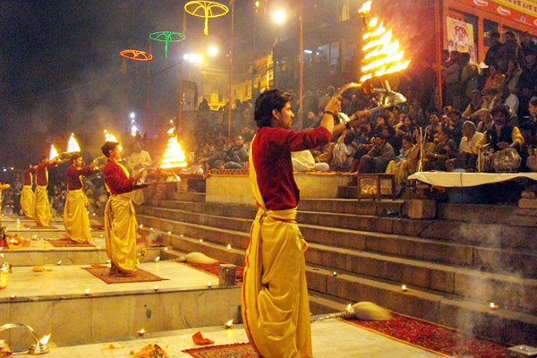image of Aarti at Varanasi Temple